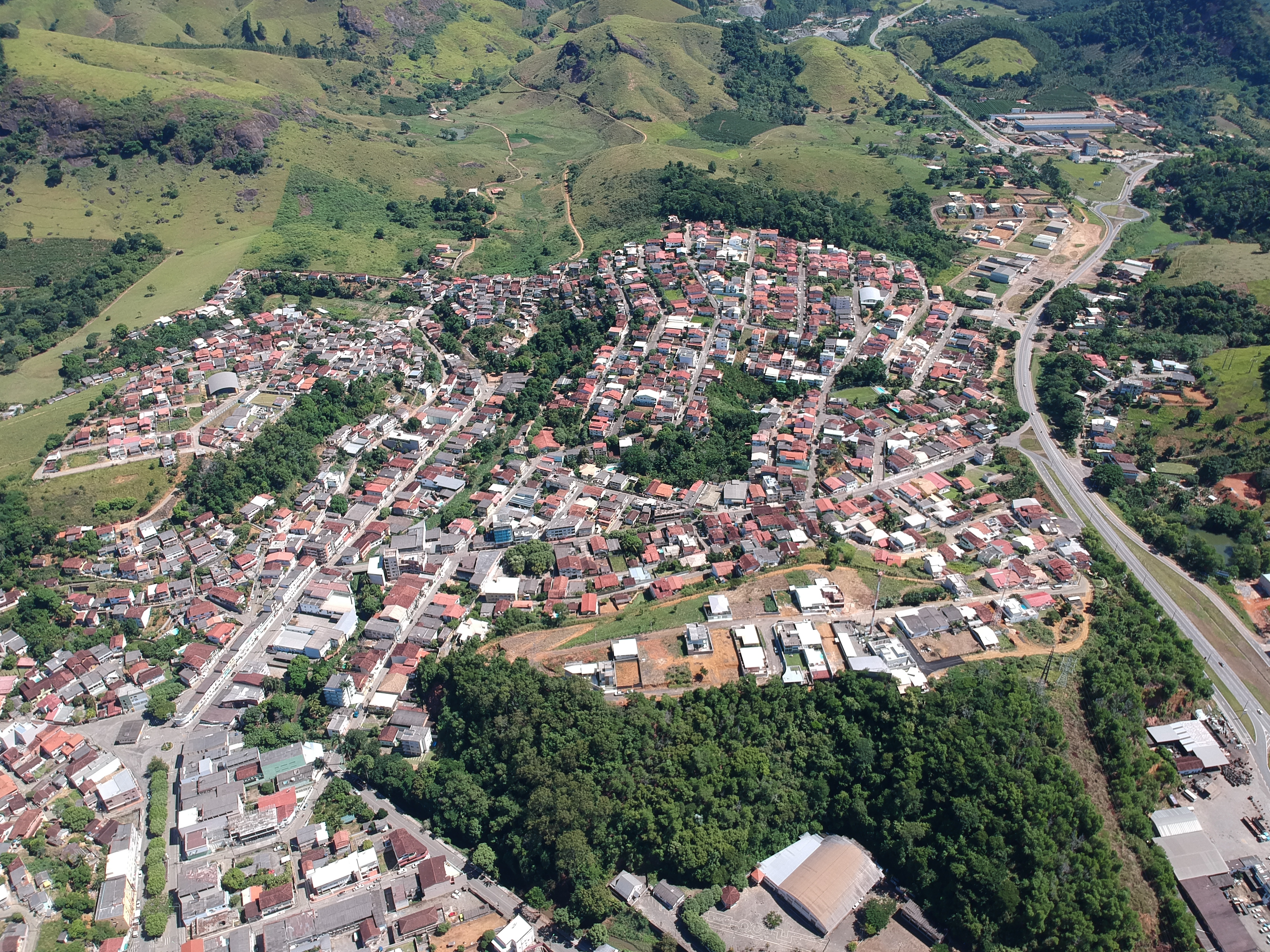 Prefeitura cadastra pessoas procurando viabilizar financiamento habitacional