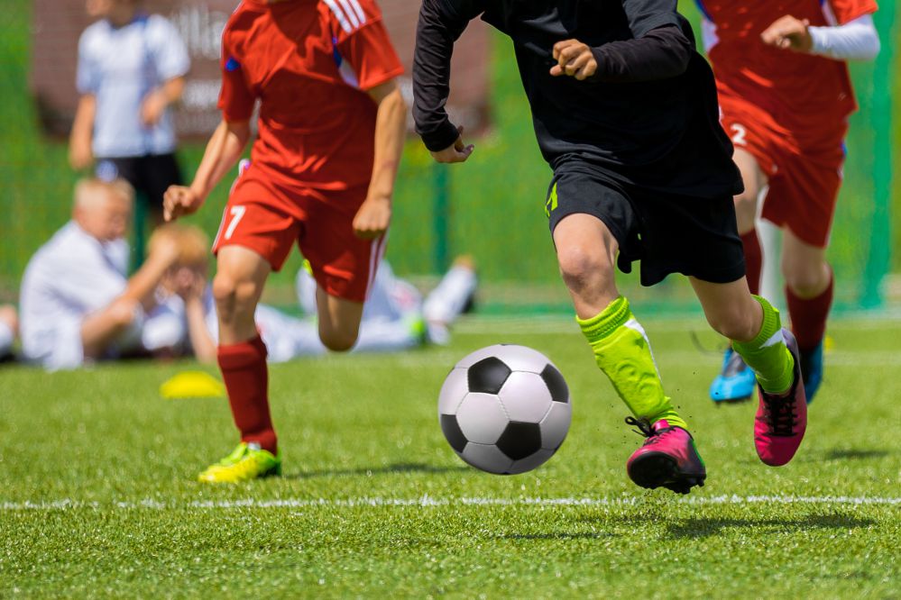 Aulas de futebol gratuitas para crianças e adolescentes - Colmeia